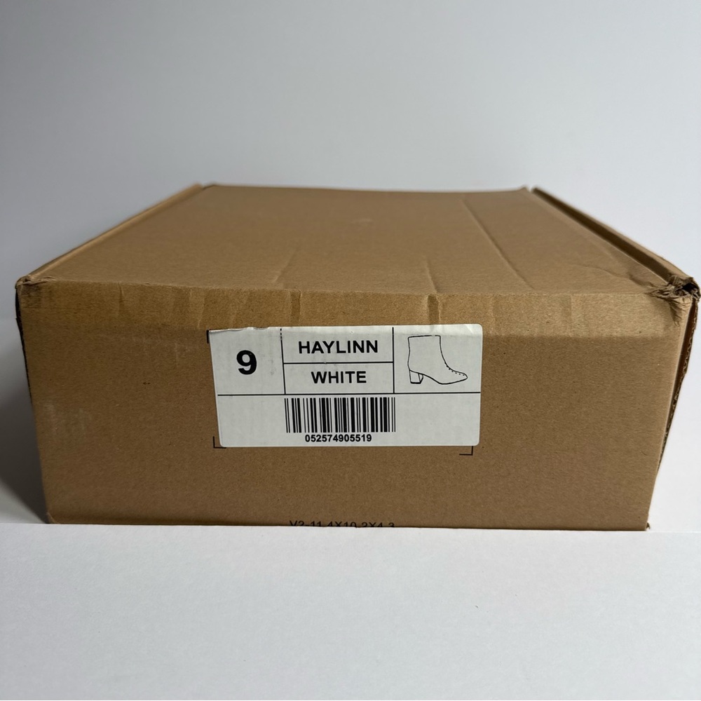 NEW Journee Collection Haylinn White Heeled Boots Size 9 US Tru Comfort Foam - Picture 12 of 12